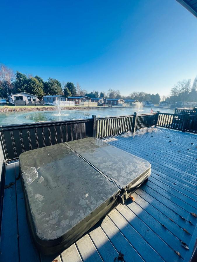 Loki'S Retreat Lodge With Hot Tub York Buitenkant foto