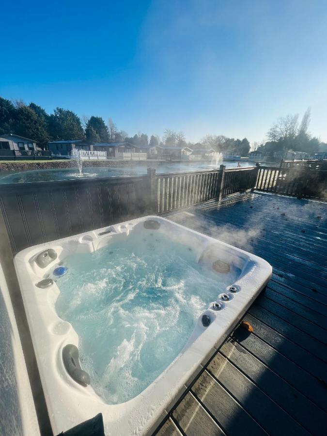 Loki'S Retreat Lodge With Hot Tub York Buitenkant foto
